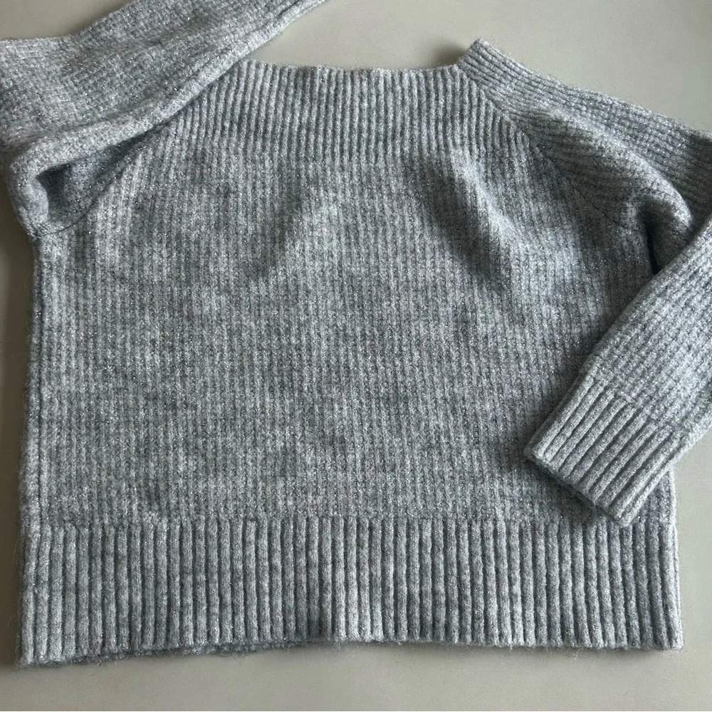 Chelsea28 Women’s gray Knit Metallic Ballet  Neck Pullover Sweater. Size M - Picture 10 of 11